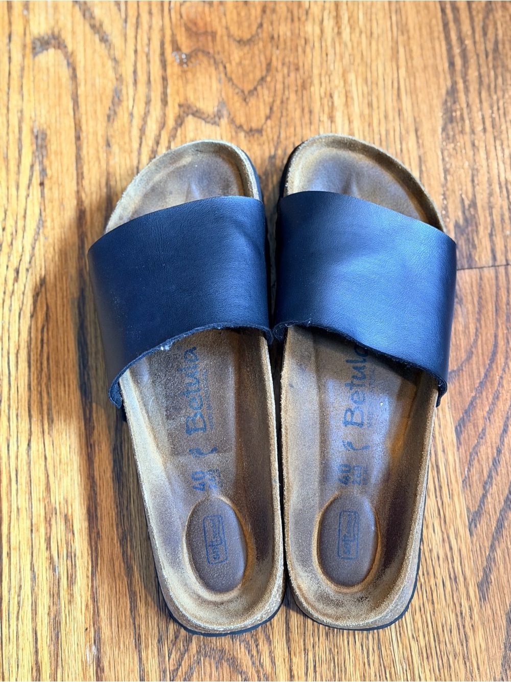 Beulah Birkenstock black leather slide- great condition!